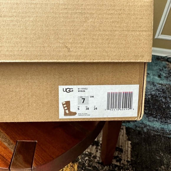 Women’s UGG Chestnut Klea Boots - Picture 16 of 16